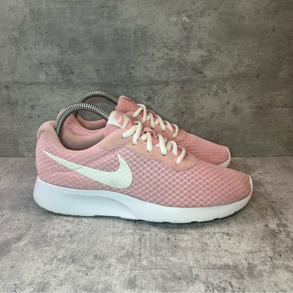 Nike Tanjun Running Shoes 812655-606 Womens sz 7.5 - pink - Picture 1 of 6